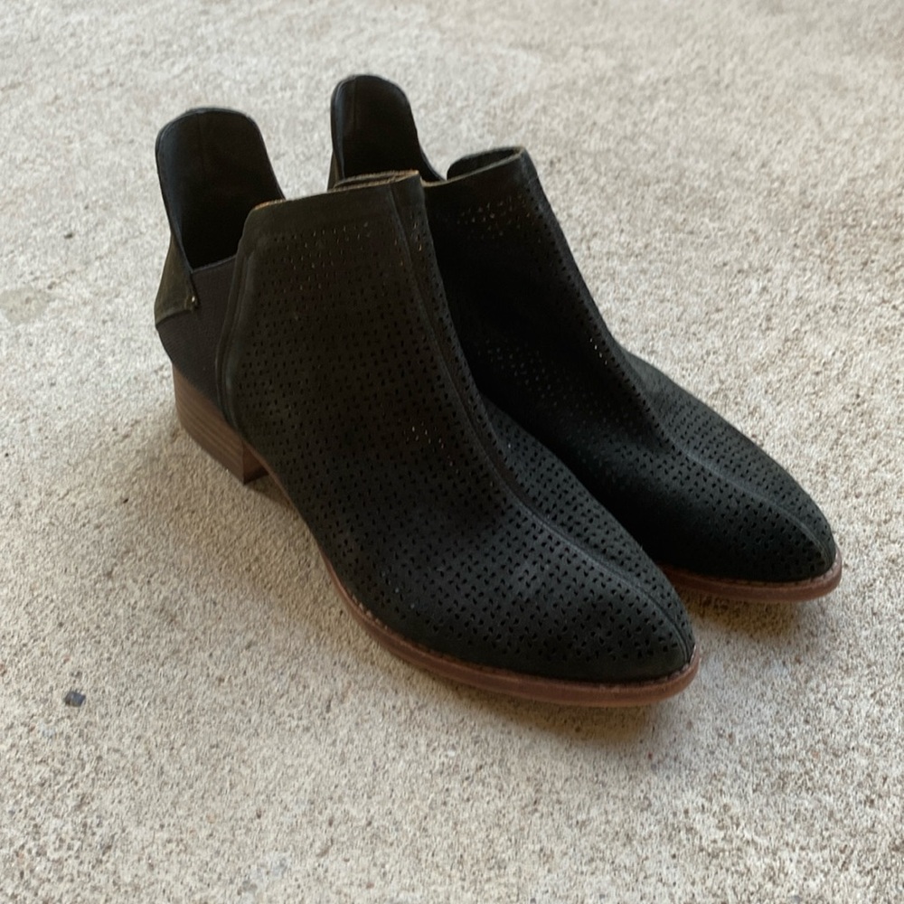Women’s Vince Camuto black heeled boots